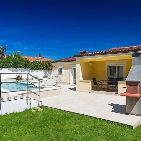 Holiday home In With Outdoor Swimming Pool