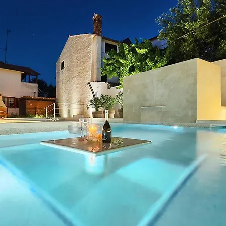 In With Outdoor Swimming Pool Holiday home Pula