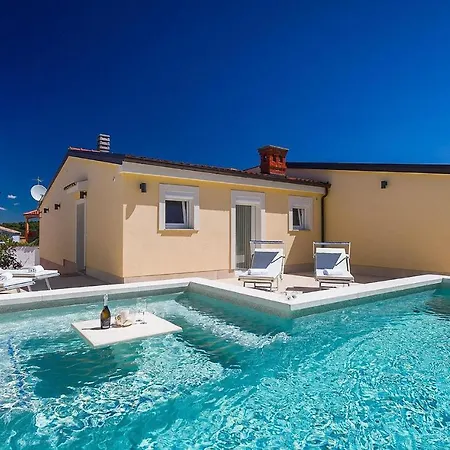 Holiday home In With Outdoor Swimming Pool *