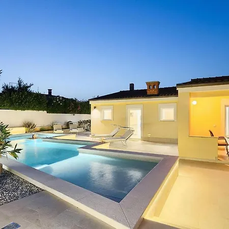 Holiday home In With Outdoor Swimming Pool *